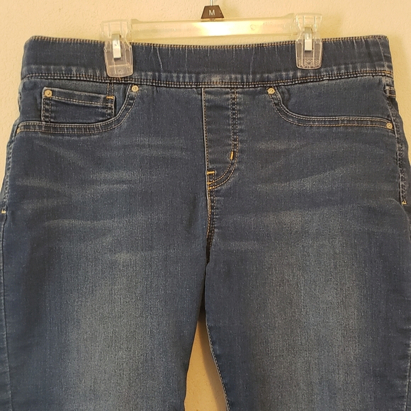 Signature by Levi Strauss Women's Blue Cropped Jeans - Picture 2 of 5